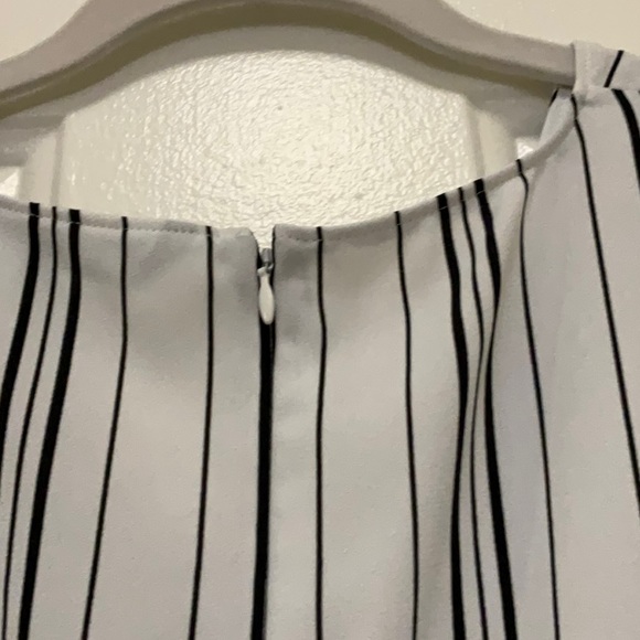 WHBM TOP size 2 - Picture 3 of 4